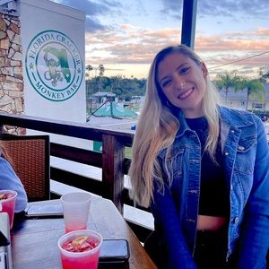 Meet your Posher, Courtney